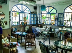 El azul café Fuengirola en Adriana Tejada. Escritora