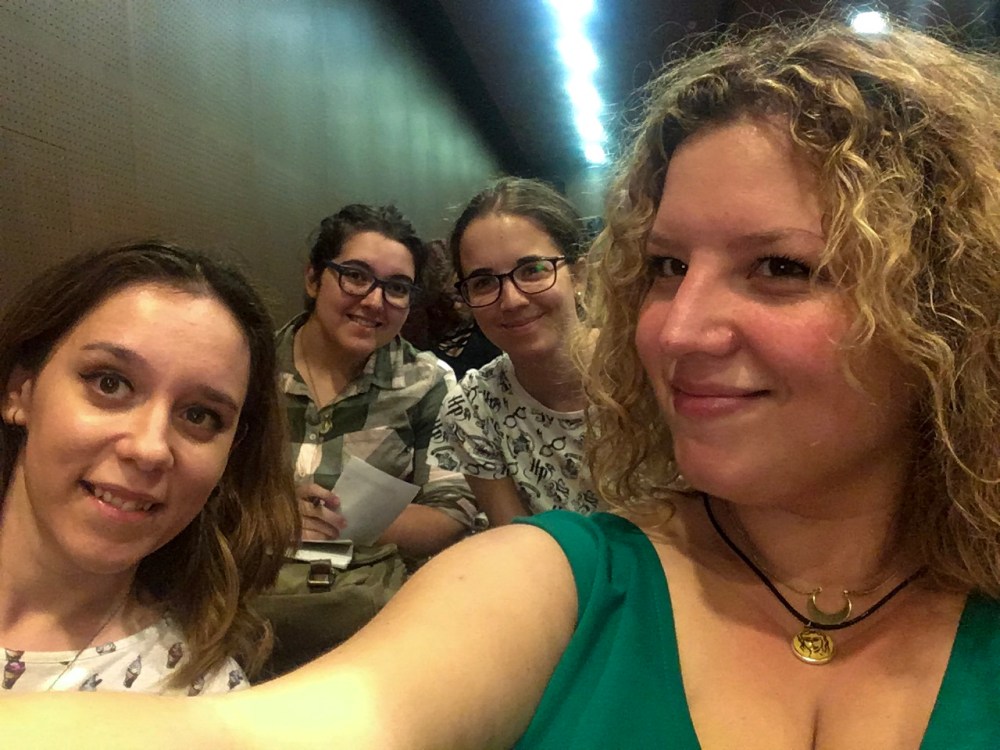 Con Teresa de Within Books e Inés en la Con Belén de organización de la Andalucia Reader Con_Adriana Tejada Escritora