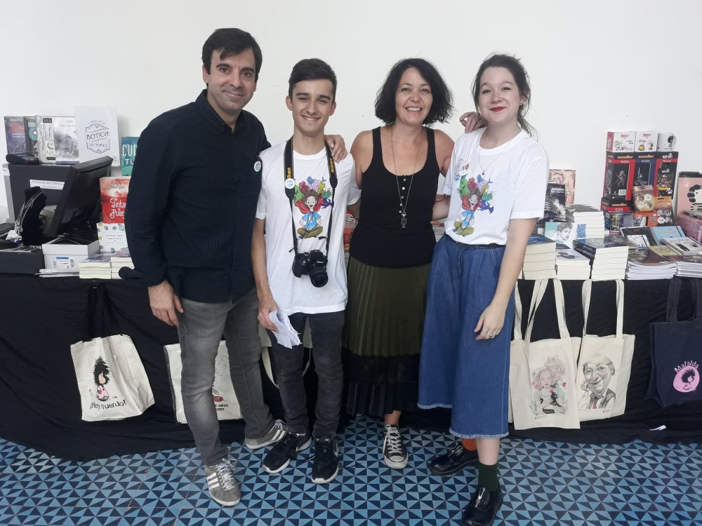 De izq a der David Lozano, Daniel de organización, Maru de Botica de Lectores y Belén de organización de la Andalucia Reader Con_Adriana Tejada Escritora 